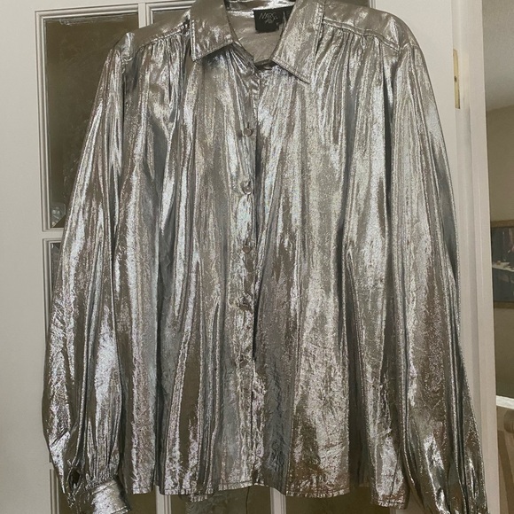 Marc Cain silver metallic blouse and Joseph Ribkoff woollen grey suit. - Picture 3 of 7